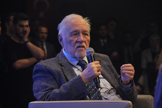 Tarihçi-yazar Prof.  Dr. İlber Ortaylı Samsun'daki söyleşiye katıldı